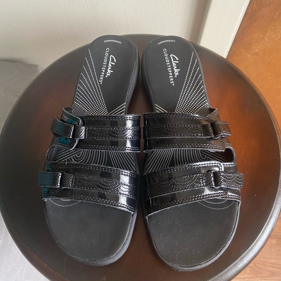 Clarks Cloudsteppers Sandals 🩴 - Picture 1 of 11
